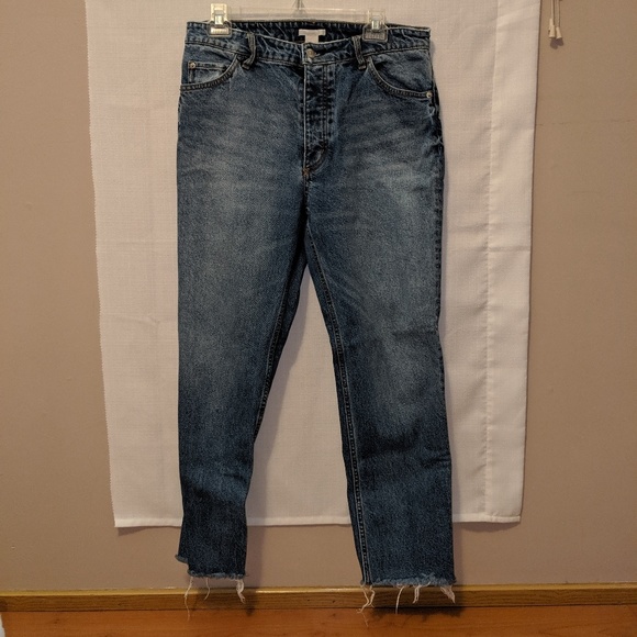 H&M Denim - Highwaisted jeans with raw hem